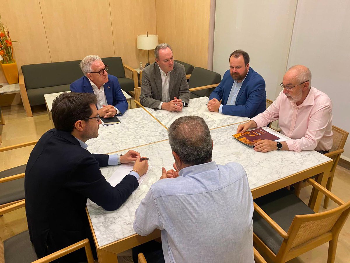 _AlbertoFabra's tweet photo. Reunión de trabajo con el Colegio de Ingenieros de Caminos, Canales y Puertos de la Comunidad Valenciana. Compartimos propuestas y analizamos los principales retos en materia de infraestructuras para seguir impulsando el desarrollo de nuestro territorio. https://t.co/l9s21xME1Y