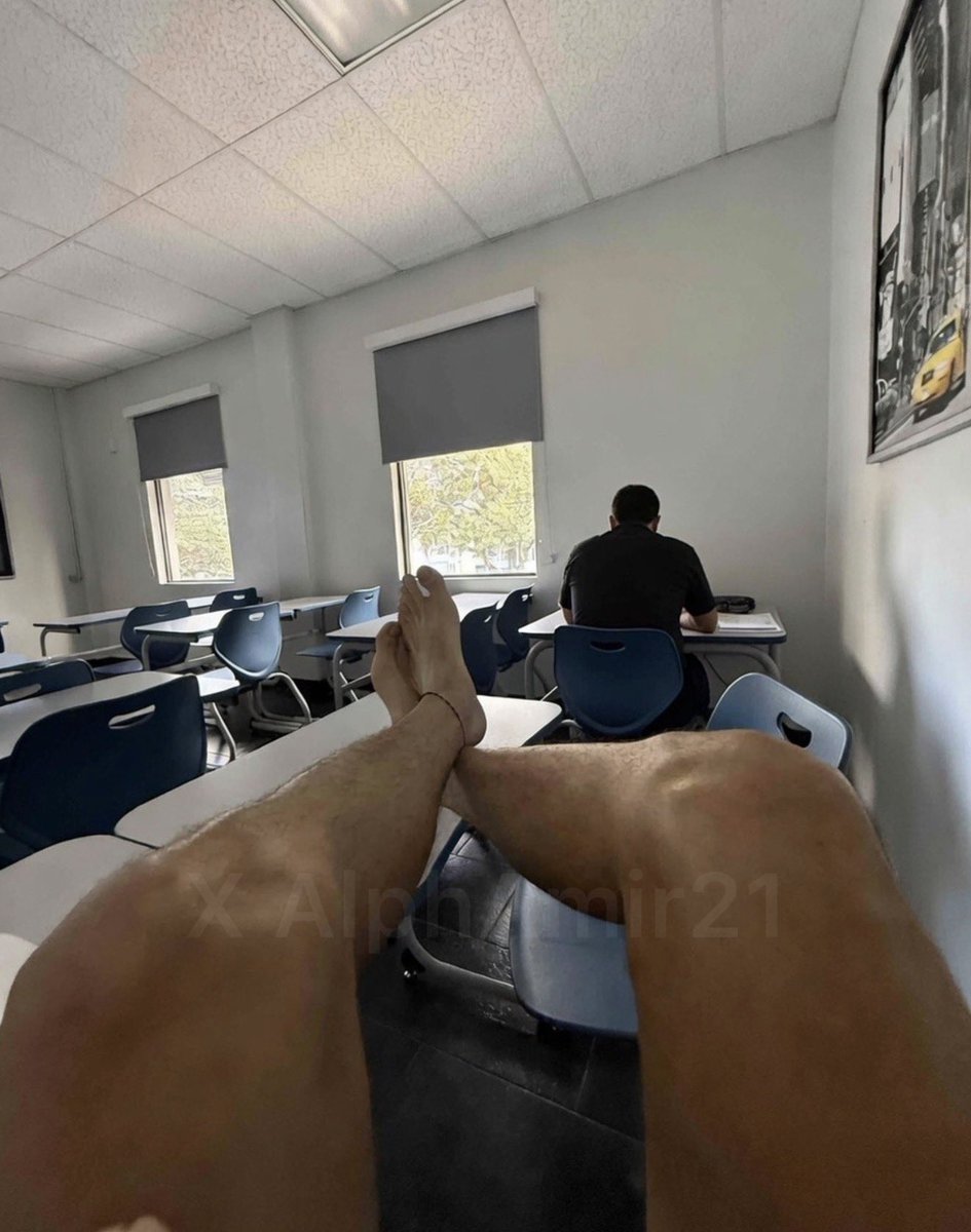 AlphAmir21's tweet photo. At school baby 😵‍💫😂 https://t.co/koLmKSGryG
