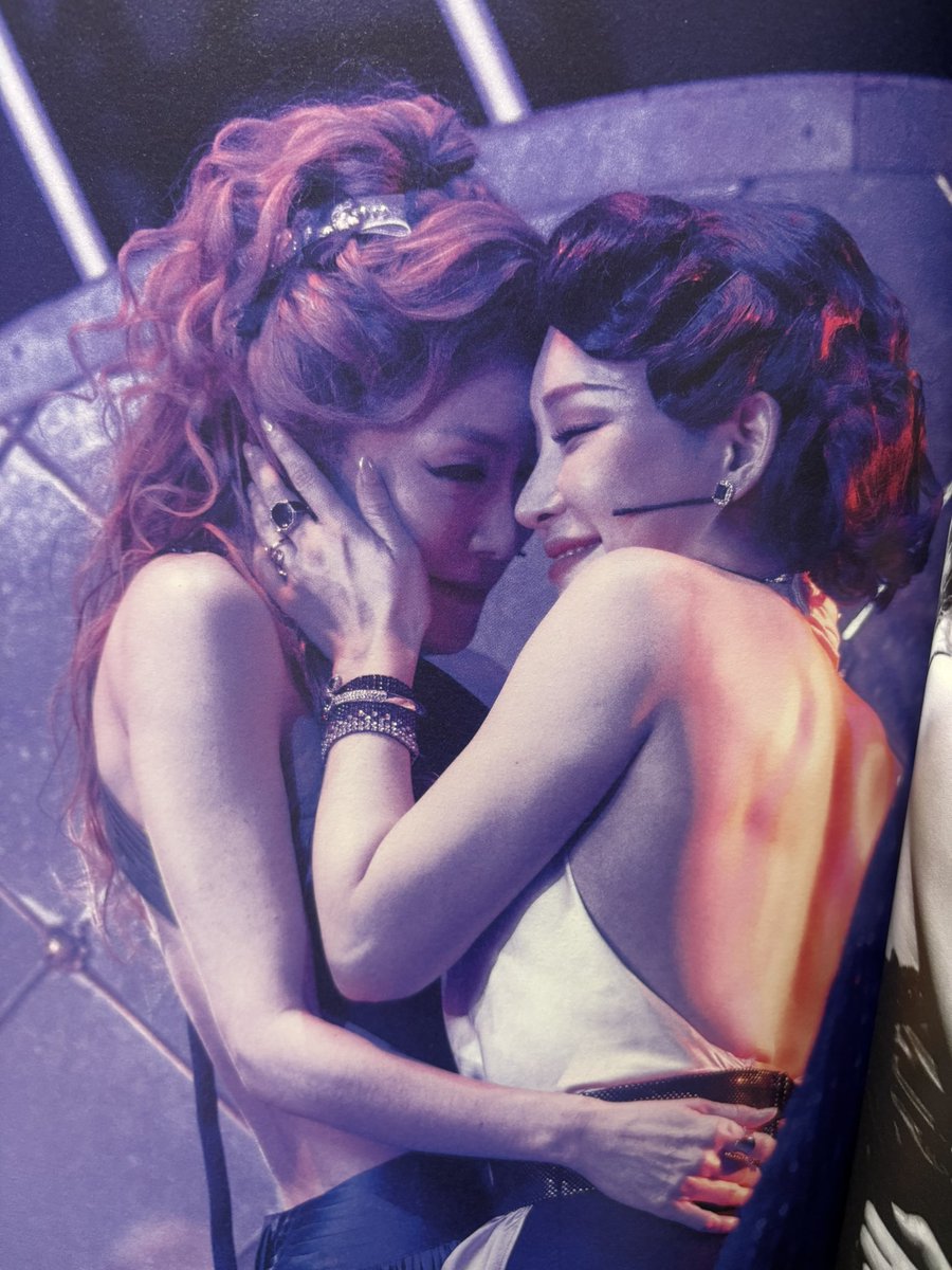 hu186642728727's tweet photo. 송구영신 예배드리는 자매님들의 은밀한 사생활 https://t.co/9LlyHoIFpz