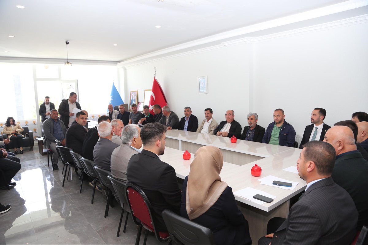 RamazannArkan's tweet photo. 📍 AK Parti Ahlat İlçe Başkanlığı

İl Başkanımız Sayın Engin Günceoğlu ile birlikte Ahlat Mahalle Başkanlarımızla bir araya geldik.

Cumhurbaşkanımız Sayın Recep Tayyip Erdoğan’ın liderliğinde, Mahalle Başkanlarımızın gayretiyle durmadan çalışıyoruz. https://t.co/6FfTU7wkXu