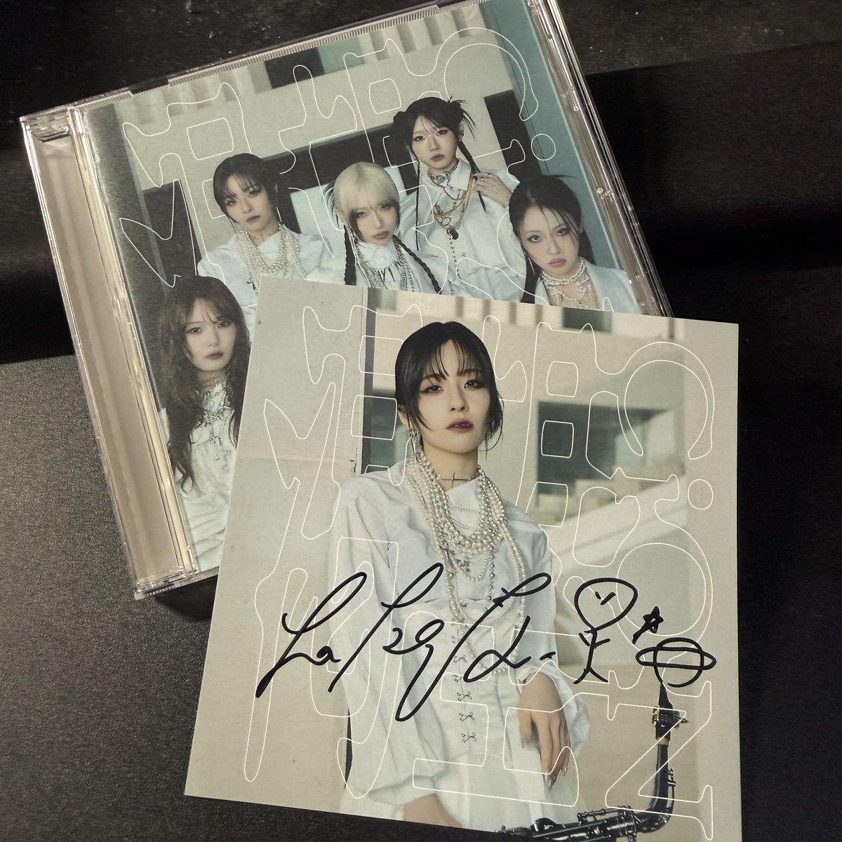 yearth3's tweet photo. リリイベ楽しかった
アニソンタイアップならではのアニメイトでのイベント

Zeppの感想伝えれた
発売後ならではのジャケットサイン、サイン新しくかっこよくなってた(読めない)
佳子さんはソロでネタやり尽くしたそうなので、セクシーとオモロ以外のネタをみんなで見つけよう
 #シーオン
 #ブラドル https://t.co/5rrv5O7NGK