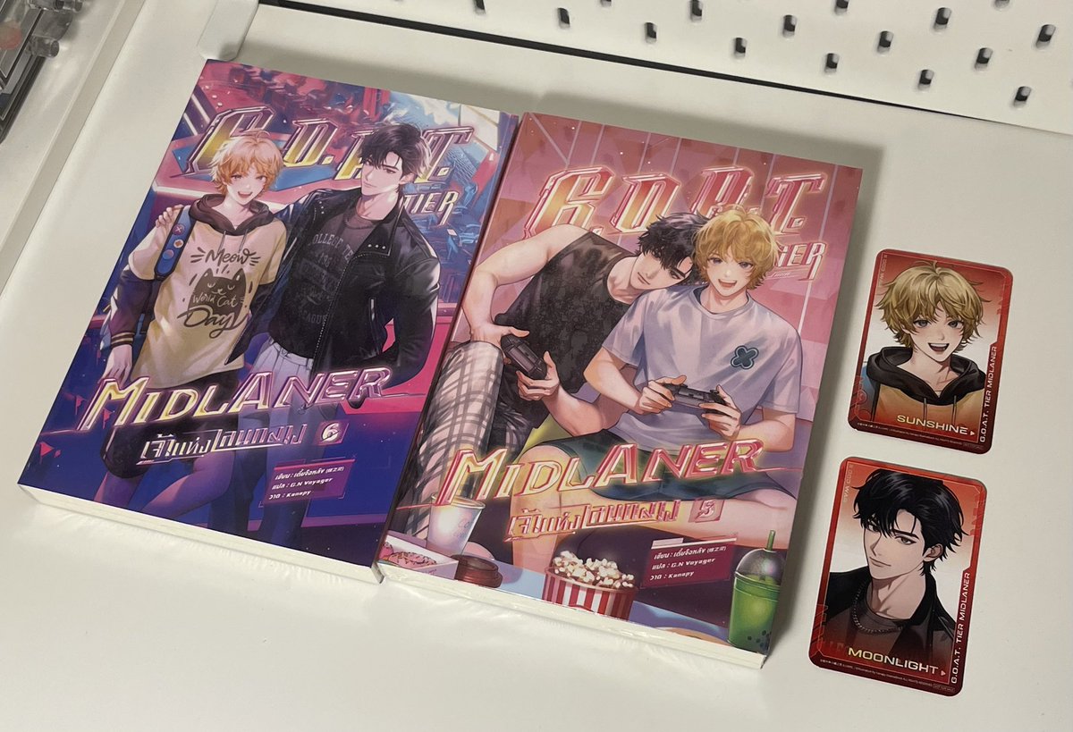feleryy's tweet photo. ส่งต่อ เจ้าแห่งเลนกลาง 5-6 มือหนึ่ง + การ์ดคอลแลป
680฿ ค่าส่ง45 
(❗พร้อมโอนวันนี้ 550฿ ค่ะ❗)

สอบถามหรือดูเพิ่มเติมได้นะคะ
#เจ้าแห่งเลนกลาง #นิยายวายแปลจีน #นิยายวาย #ส่งต่อนิยายวาย #นิยายวายแนะนำ #นิยายวายมือสอง https://t.co/6TIeyCuVfo