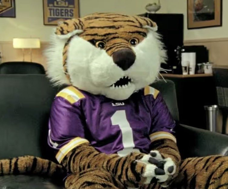 ETGEACOLLEGE's tweet photo. mood. 🎮🏈 https://t.co/mI66ROxI3o