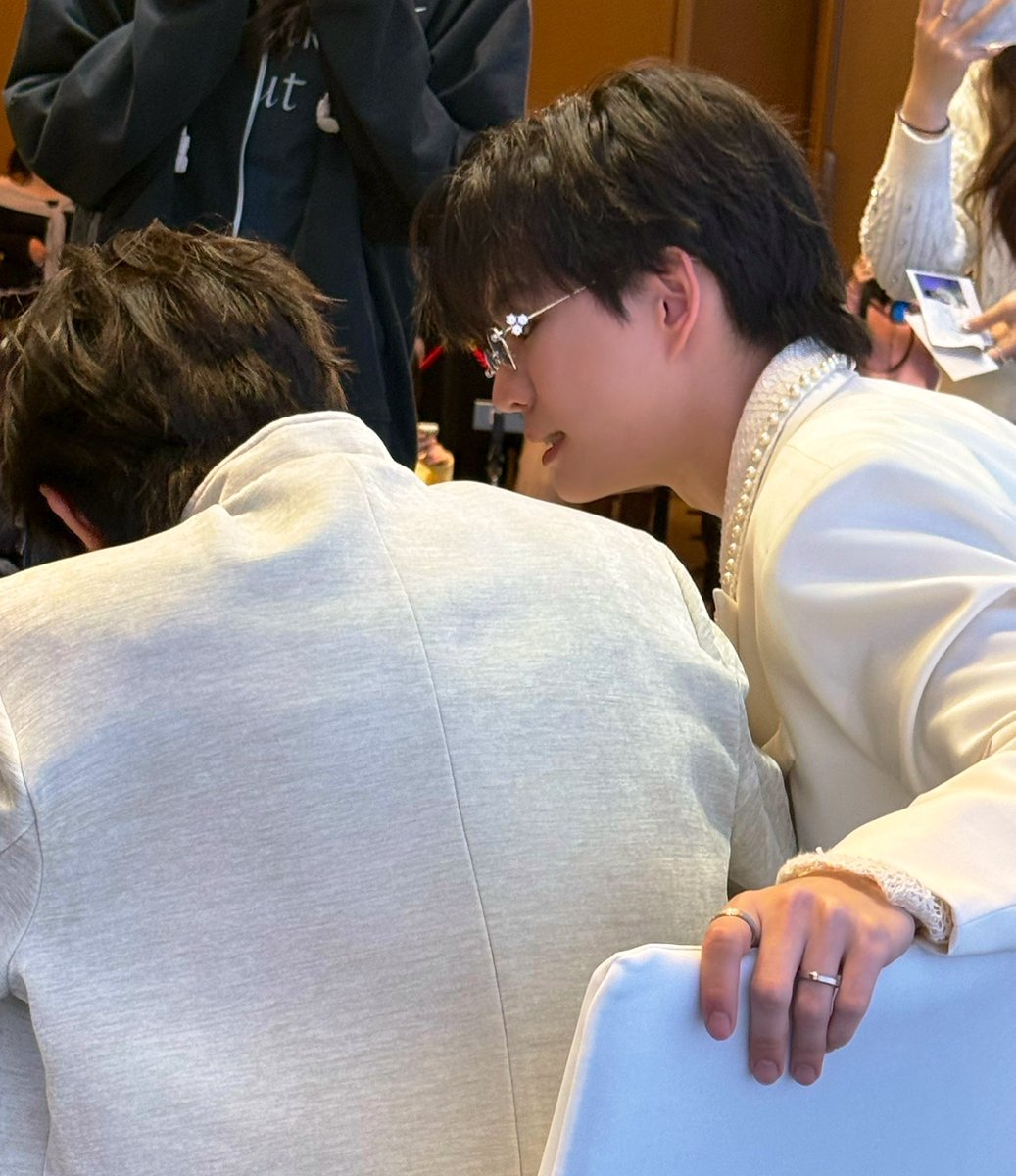 phobrakdiary's tweet photo. จุดวางแขนประจำของพี่แก https://t.co/3t3iYDl8uH