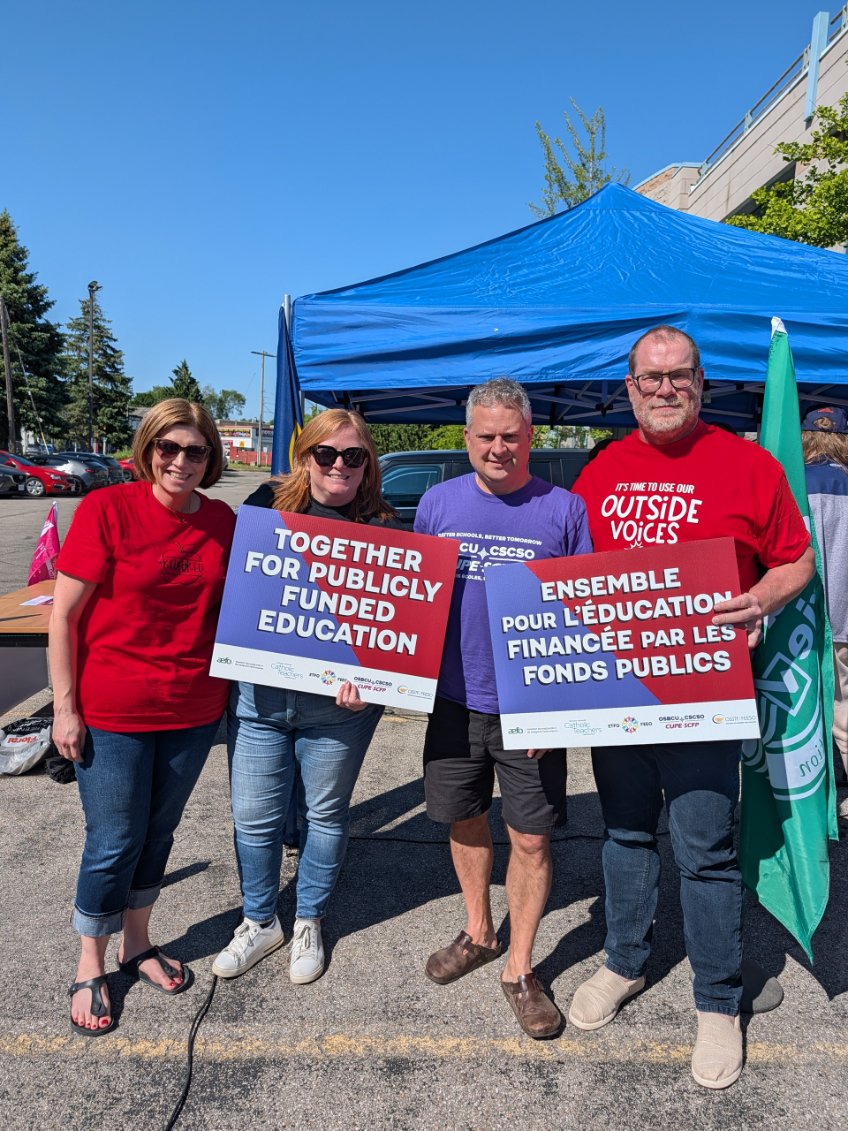 osbcucscso's tweet photo. 💜✊ This is what solidarity looks like.
CUPE 5100, ETFO, OECTA, OSSTF, healthcare workers and community supporters came together in Brantford for the Together for a Better Tomorrow Community Rally.
The Power of Purple is growing. 💜
#OSBCU #CUPE5100 #PowerOfPurple #OnLab #OntEd https://t.co/cOKNpGghTd