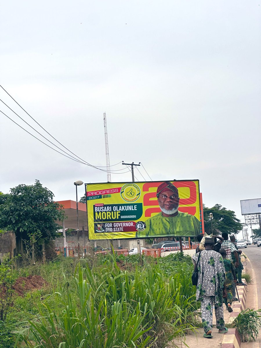 Optima_concepts's tweet photo. This is the first BUSARI banner I will be seeing here in Ibadan and guess where it’s located 😂😂. Opposite where he got his certificate of return. ORIYOMI no wan gree seh 😂😂 https://t.co/uvEQKoCfi6