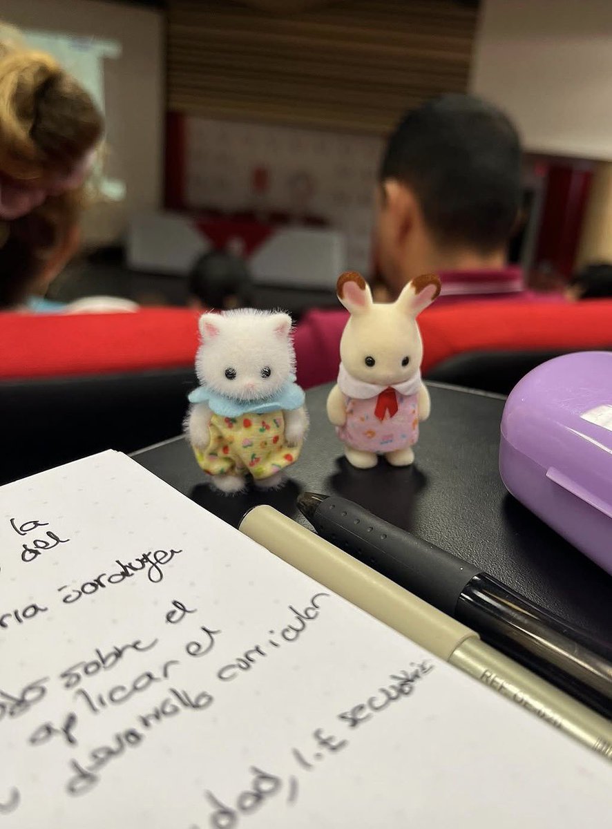 jinkookalien's tweet photo. Mi acto más revolucionario es enseñar. Como profe, tengo la convicción de transformar vidas y cambiar el mundo desde un salón de clases. Hija de universidad pública y estudiante de letras 
#MeLaJuegoPorLaVida
#EnLaPublica #KpopersEstudian #AbelardoNoPasara #FirmesPorLaEducacion https://t.co/2eQApxS05x