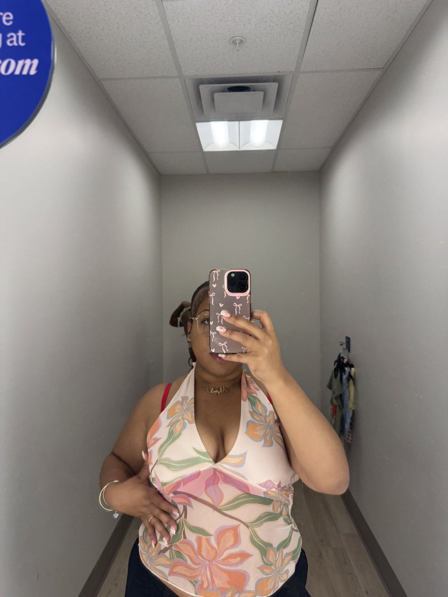 thelaylanicole_'s tweet photo. i thought this shirt was so cutesy https://t.co/J9lsbgZONC