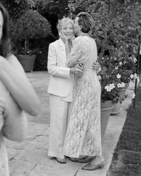 6B_4T_GSL's tweet photo. Sarah Paulson (u should know who tf she is!) and Holland Taylor (actress).
Together for 11 years https://t.co/mnYywPlCFu