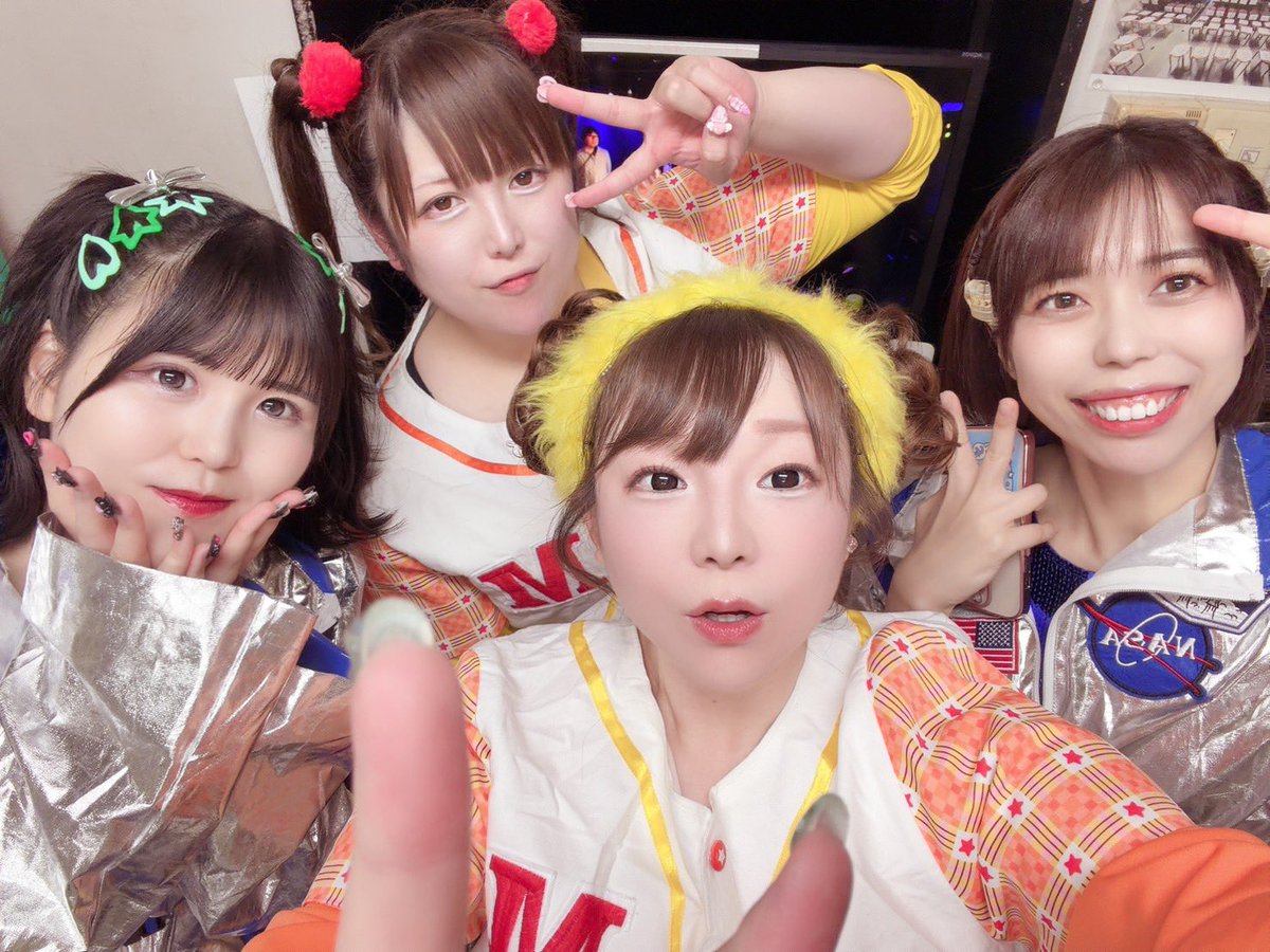 planet24info's tweet photo. 神田舞華さんの生誕祭ありがとうございました🪐
ハロプロ縛りでとっても楽しい空間でお祝い出来て会場の皆さんも口ずさんでくれたり嬉しかったです(⸝⸝ᵕᴗᵕ⸝⸝)
楽屋ではみんなでバウムクーヘン食べたりわちゃわちゃしてました🤭
次回は6/13(土)『ハロプロ縛りで浮かれモード』です✨ https://t.co/YQkwMvvSOC