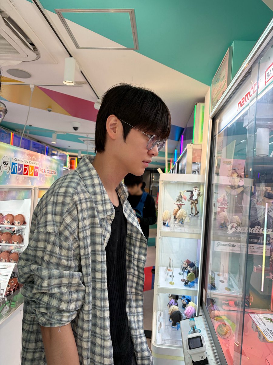pertishere's tweet photo. ชั้นตอนแอบถ่ายคุณแฟนที่รบเร้าให้พาไปเล่นตู้หยอดเหรียญแล้วสุดท้ายนางคีบอะไรไม่ได้เลยจนเราต้องบอกครั้งหน้าเอาใหม่มากๆ อะ https://t.co/MaHCkIqffA
