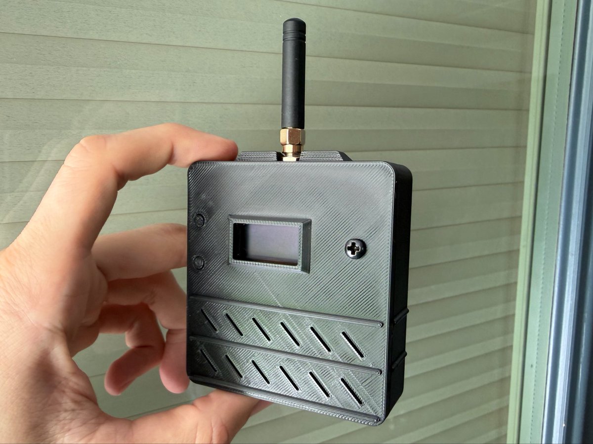 defidude's tweet photo. Planned to ship out the free @ratspeakorg nodes by tomorrow but the enclosures we printed were too unreliable.

So, we’re printing new, better enclosures.

They should all be out by Monday. 🐀 https://t.co/w7PeyYywM1