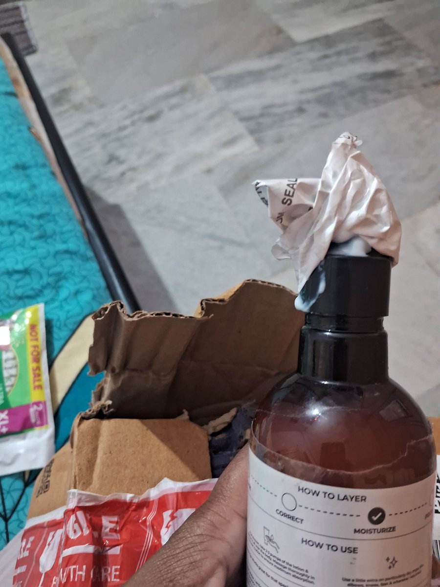 ShreeRavali's tweet photo. @MyntraSupport i ordered dr sheth body lotion and the seal was different then itself I got doubt and opened its damaged product.. https://t.co/C87bqZHLQt