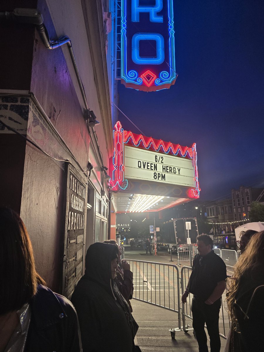jftfeather's tweet photo. Had a blast at the Qveen Herby concert in San Francisco with my friend Brianna!!🥰 https://t.co/KBgJGBbI75