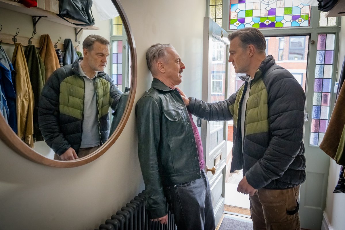 themodernguilt's tweet photo. anota aí: já saiu Tip Toe, série nova do Russell T. Davies, que tem o Alan Cumming na pele do personagem principal, com temática  LGBTQIAPN+ atual, um texto super precioso (e rápido), já saíram 2 episódios até agora e o começo e final do primeiro é uma loucura de tão bom https://t.co/JuLkkFpsjU