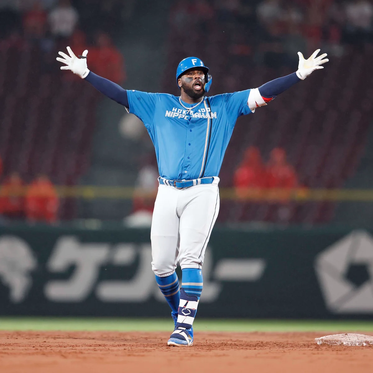 北海道日本ハムファイターズフード付き黒　監督・選手愛用2XL売り切れ終了 北海道日本ハムファイターズ公式 on X: 