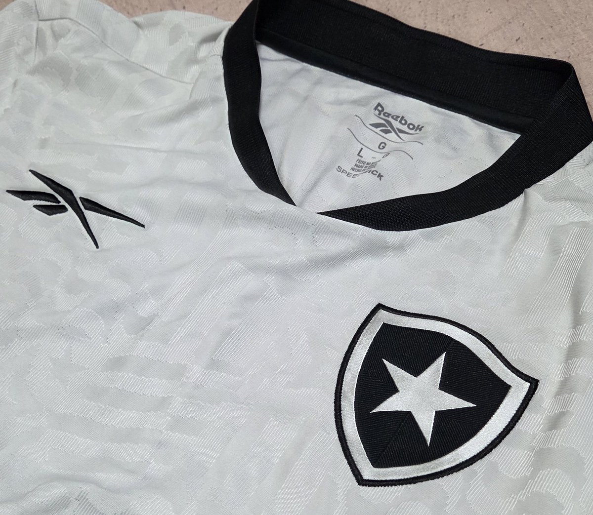 WESCLEYSS's tweet photo. @biribavegano Eles devem ter varios Escudos guardados...hehehe

+ ficou legal e não solta ao lavar https://t.co/BW1BI7CkWq