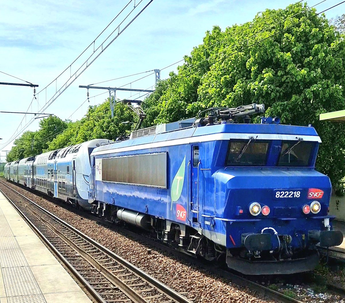 sgenmobilite's tweet photo. La locomotive BB 22218 du PAC (Pôle Appui Conduite) Transilien acheminant une automotrice Regio2N IDFM (047R) (@LIGNER_SNCF / @RERD_SNCF) entre Le Mans et Villeneuve-Saint-Georges ! #bb22218 #pactransilien #regio2n #regio2nidfm #ligner #transilien #rerd #047r #vigneux #nezcasse https://t.co/UTUYz86QLZ