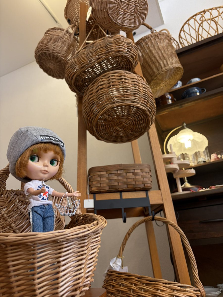 miima_minikago's tweet photo. 旅日記②
「見て見て!オシャレなカゴがいっぱい🧺✨」
「うちのテーブルウェア全部これにしたい」
…Blytheさんのセリフは、実は私の心の声がダダ漏れているのでありました😅
#Linum
#雑貨
#日暮里
#旅
#リナム https://t.co/lIAq2cracl