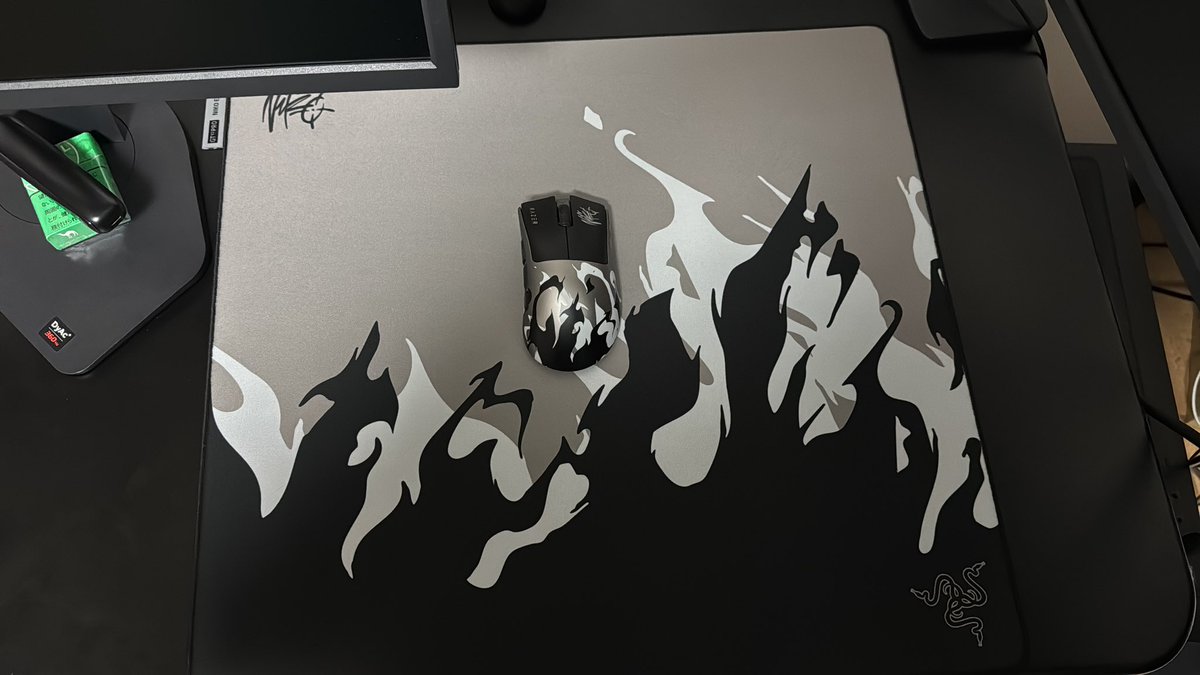 jv35ck46's tweet photo. gigantus v2 pro niko edition買ってみたけどほぼMAX CONTROLと同じような感じがする
MAX CONTROLより僅かにテクスチャ感じて滑りも若干速い？ぐらいでマウス滑らせた感じほぼ一緒
本人はずっと零使ってるからバランス寄りのコントロール系だと思ってたけど実際は99式xsoftに近かった https://t.co/o60wZKme6o