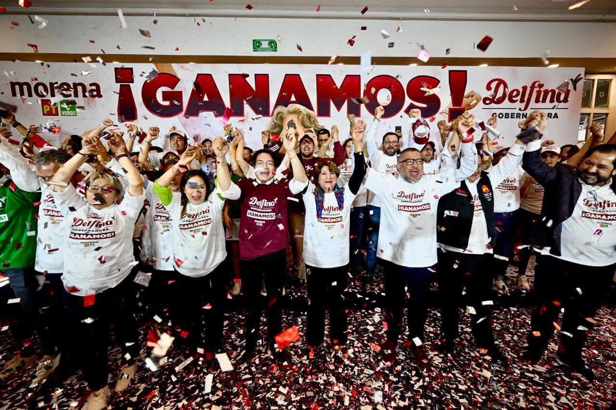 delfinagomeza's tweet photo. Hace 3 años, el Pueblo mexiquense votó para que la Cuarta Transformación llegara al #EdoMex y lograr un cambio juntas y juntos.
Ese triunfo fue gracias a ustedes, a las y los millones de mexiquenses que estaban cansados de no ser escuchados, de no ser vistos. Lo logramos en equipo, recorriendo cada municipio y recibiendo sus peticiones para una transformación mexiquense.
Su confianza en mí, me llena de emoción y me impulsa a trabajar día y noche por y para ustedes. Sé que hemos tenido avances, pero también que tenemos retos todavía por delante, pero como se los dije hace 3 años: no les voy a fallar.
Sigamos haciendo equipo para transformar a nuestro querido Estado de México.