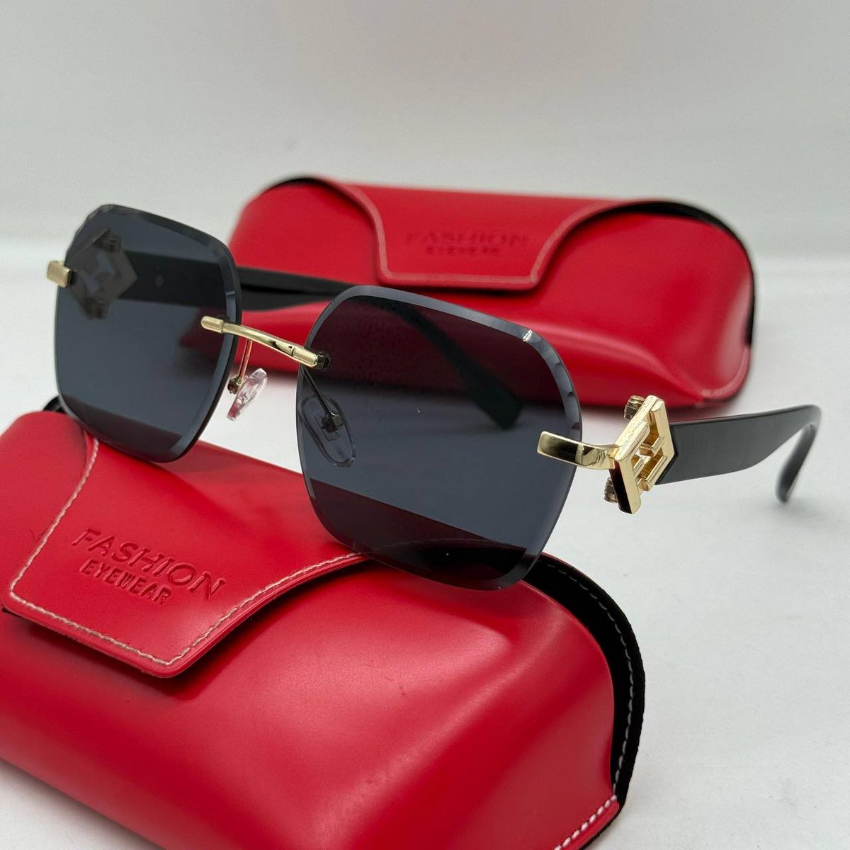 Bo_Tifeee's tweet photo. Celine shade-15000 boxed
Maybach full frame shade-15000 boxed
Prada shade-15000 boxed 
All available as seen ✨ https://t.co/ZPHkrxi2wb