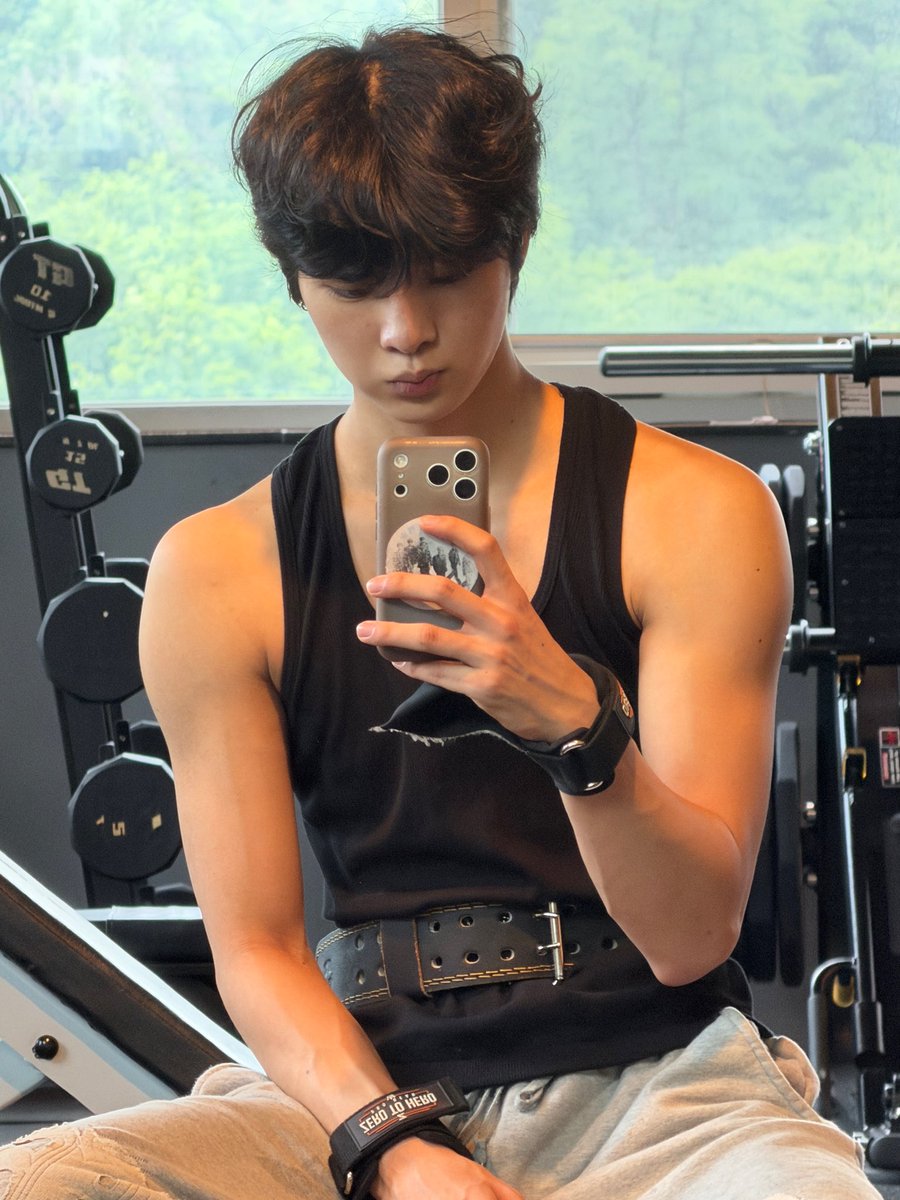 Li_Deslauriers's tweet photo. 260604 (Fromm )
WTF SION!!!!
#시온 #유나이트 #younit #Sion https://t.co/6nRcKXA4nN