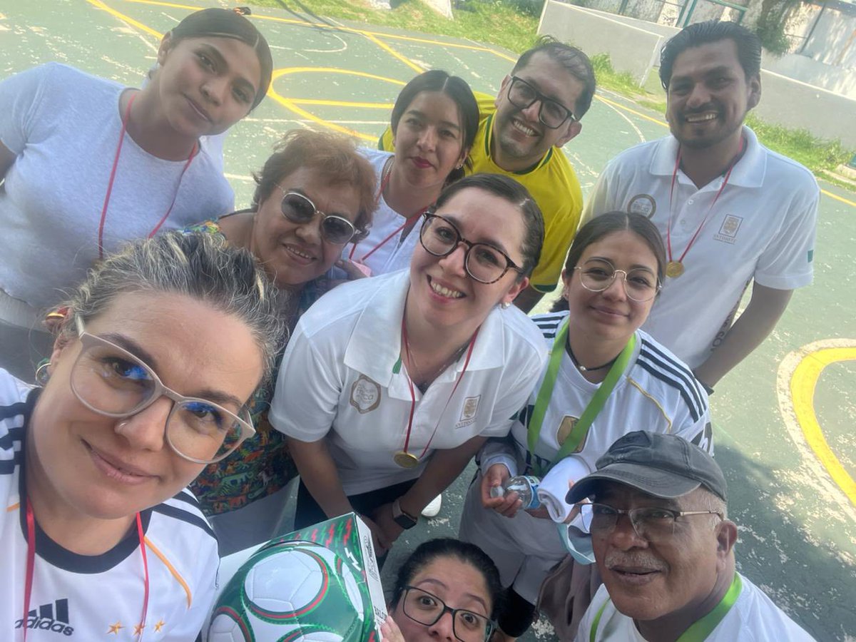 IsssteEdomex_'s tweet photo. En el marco de nuestras actividades sociales por el mundial, organizamos un partido de fútbol para nuestra gran comunidad de trabajadores. Más allá del marcador, el verdadero triunfo fue ver cómo el deporte une a nuestro equipo, fomentando la salud
#isssteestadodemexico https://t.co/OI4r1SGXof