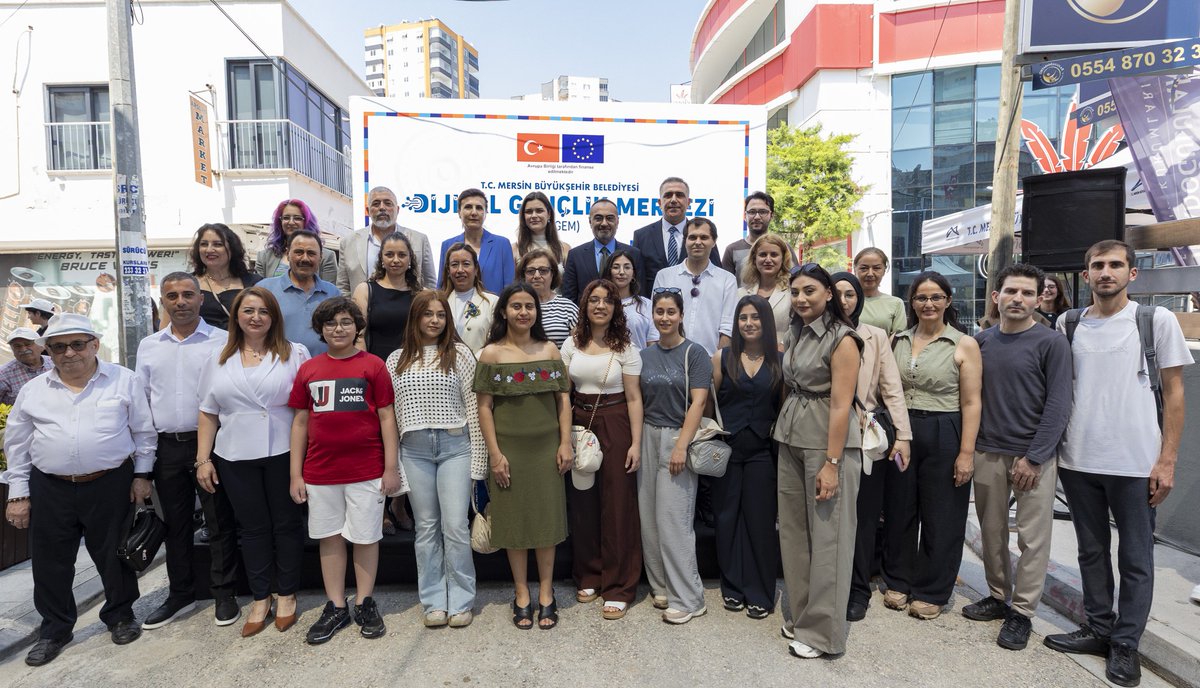 TBB's tweet photo. 📍 Avrupa Birliği finansmanı ile Birleşmiş Milletler Kalkınma Programı (UNDP) tarafından, Türkiye Belediyeler Birliği iş birliğinde yürütülen “Bugünün Gençleri, Geleceğin Meslekleri” Projesi kapsamında Mersin Dijital Gençlik Merkezi (DİGEM) açıldı.

🎙️ Mersin Büyükşehir Belediyesinin ev sahipliğinde gerçekleştirilen programın açılış konuşmaları TBB Genel Sekreteri Suat Yıldız, UNDP Türkiye Mukim Temsilcisi Monica Merino ve Mersin Büyükşehir Belediyesi Genel Sekreter Yardımcısı Serdal Gökayaz tarafından yapıldı.

Detaylar için: https://t.co/vOYnBQQLRM

#TBB  #UNDP  #DijitalGençlikMerkezi  #Gençlik #DijitalDönüşüm