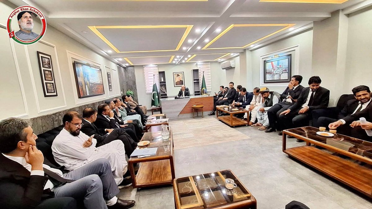 KakarRazaqAsim's tweet photo. کوئٹہ
عوامی نیشنل پارٹی کے صوبائی صدر اصغر خان اچکزئی کی قیادت میں پارٹی رہنماؤں اور وکلاء نے مائنز اینڈ منرلز ایکٹ کے خلاف بلوچستان ہائی کورٹ میں کیس کی سماعت میں شرکت کی پارٹی وفد نے ہائی کورٹ بار کا دورہ بھی کیا اور سینئر وکلاء سے ملاقات کی.
#ANPBalochistan
@AsgharAchakzaii https://t.co/N4EqaMIi8W