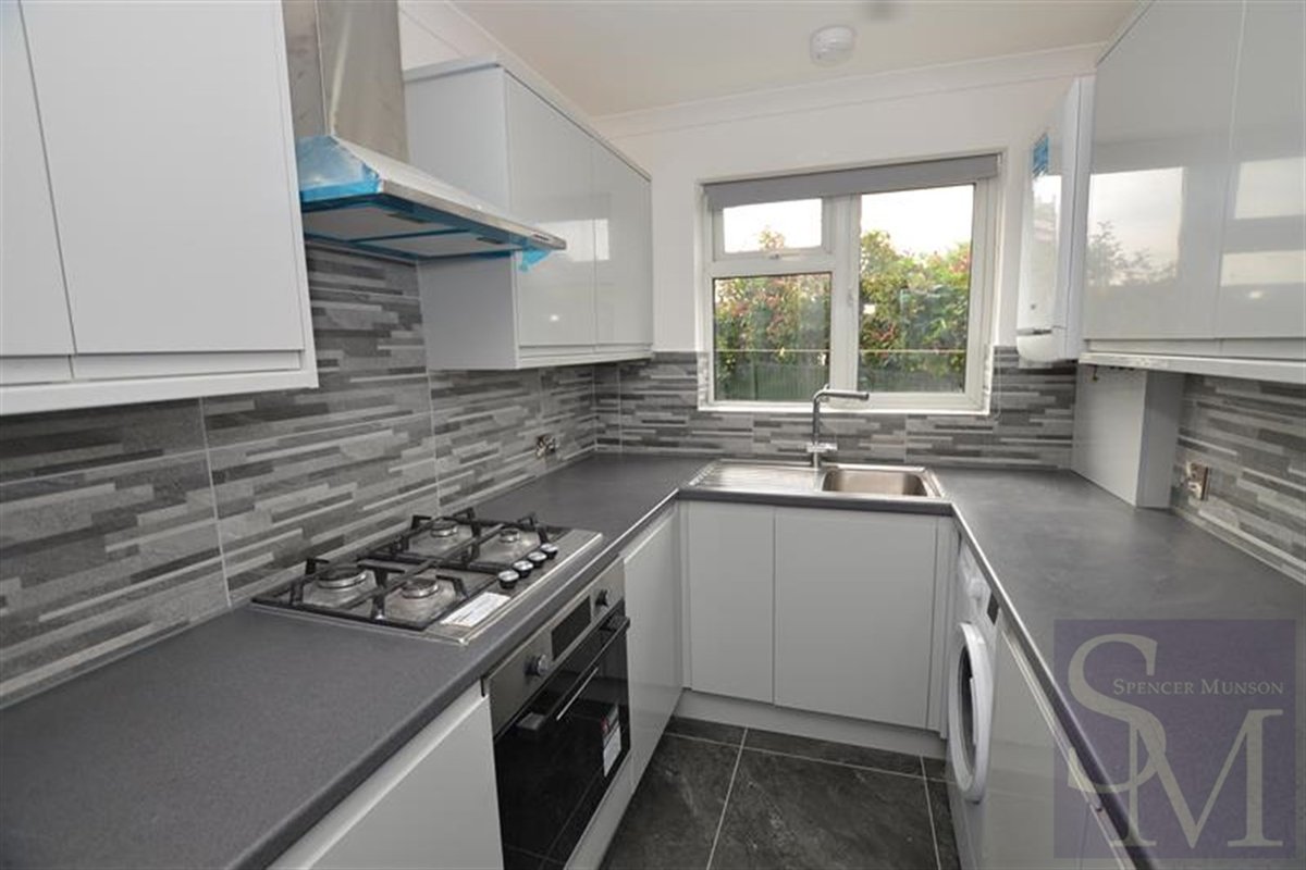 munsonsr's tweet photo. #property #rent #Loughton LETTING - AVAILABLE LATE JULY - Barncroft Road, Loughton - £1,995pcm ** TWO BEDROOM GROUND FLOOR MAISONETTE ** MODERN THROUGHOUT ** PRIVATE GARDEN ** Off STREET PARKING ** EPC RATING C. COUNCIL TAX BAND C ** DEPOSIT: £2,301 https://t.co/RgHY5jOJd4 https://t.co/V7W4VPXGsA