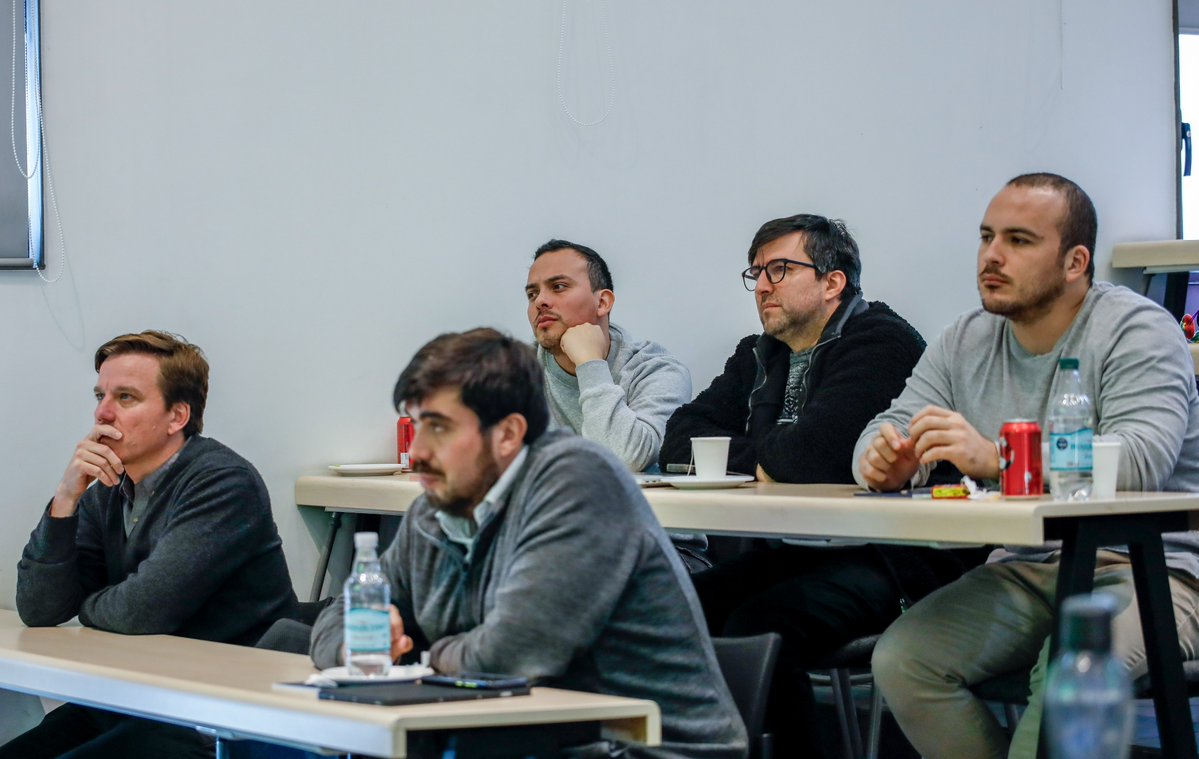 faeudp's tweet photo. 🗣️ El pasado viernes 29 de mayo, la FAE realizó el seminario “Carteras de Referencia para los Fondos de Pensiones: Alternativas”, instancia que contó con la exposición de Salvador Valdés, Ph.D. en Economía del MIT y especialista en economía previsional.

https://t.co/U0C235b9JW https://t.co/GgPqXqa6tl