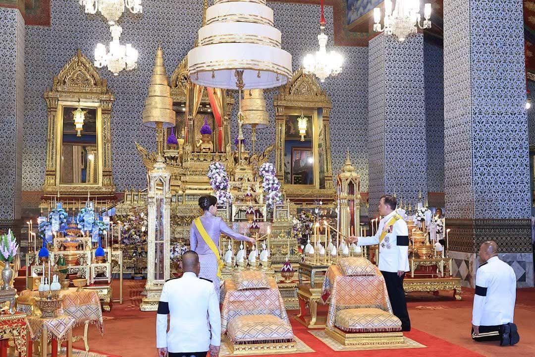dejdanaisupa's tweet photo. เวลานี้ ดวงพระชาตาของสมเด็จฯ คือ พระจันทร์แทรกพระศุกร์ 

เครื่องบูชาพระเคราะห์จึงมีเครื่องสีฟ้า มีเทียน-ธง 21 สำหรับพระศุกร์ 
และเครื่องสีขาวนวล มีเทียน-ธง 15 สำหรับพระจันทร์ 

เรื่องสีเทวดานพเคราะห์ คือ กำเนิดเรื่องสีประจำวันของไทยที่เป็นเอกลักษณ์ของเราชาวไทย https://t.co/UDhYLlhaSc