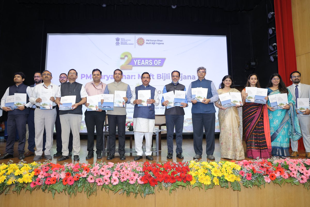 CEEWIndia's tweet photo. How do Indian households actually decide whether to go solar?

Hon’ble Union Minister @JoshiPralhad, @mnreindia Secretary @SantoshSarangii, CEO @GhoshArunabha and key dignitaries launched India’s first national consumer-side survey report on residential rooftop solar, a study covering 17,000+ households across 22 states and 308 districts, alongside a new study on building a robust O&M ecosystem for rooftop solar.

📘 Read the full @CEEWIndia reports at
What drives Rooftop Solar installation decisions in Indian homes? Understanding Household Decision-making through a Pan-India survey:  https://t.co/wYXxyWsBd9
✍️ Megha Chaudhary, Saakshi Purohit, Manas Vijayan, and @BhawnaTyagi17 

Maximising Rooftop Solar Performance by Enabling a Robust O&M Ecosystem - A Multi-Billion Market Opportunity in India's Residential RTS Segment: https://t.co/xdU56WYk6y
✍️ Debanjan Bagui, @prateekddun

@rjain88