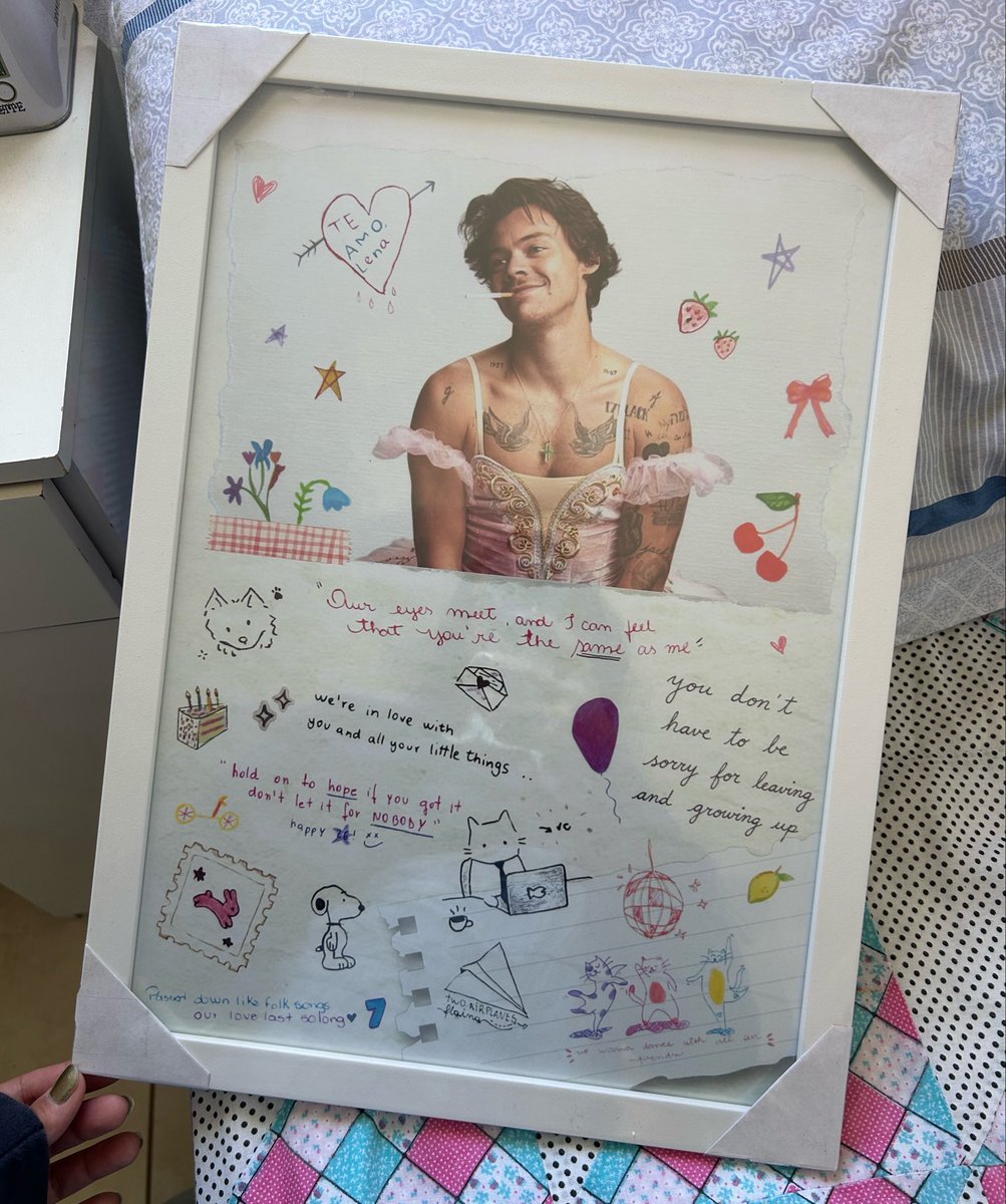 hsarrogant's tweet photo. hoje meu presente de aniversário das jams finalmente chegou. já chorei todo o choro do mundo, não consigo mensurar o quando elas tem salvado minha vida todo os dias. amo vcs e amo ser amada por vcs! 💌 https://t.co/0338CElqzY