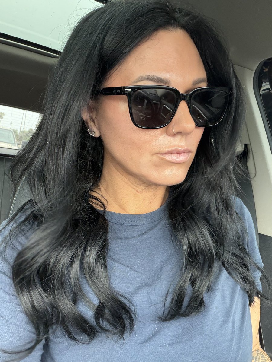 ChelseaRhane's tweet photo. getting v bored over here — you need better photo/video, so let’s do something. https://t.co/l0nezQAdJb