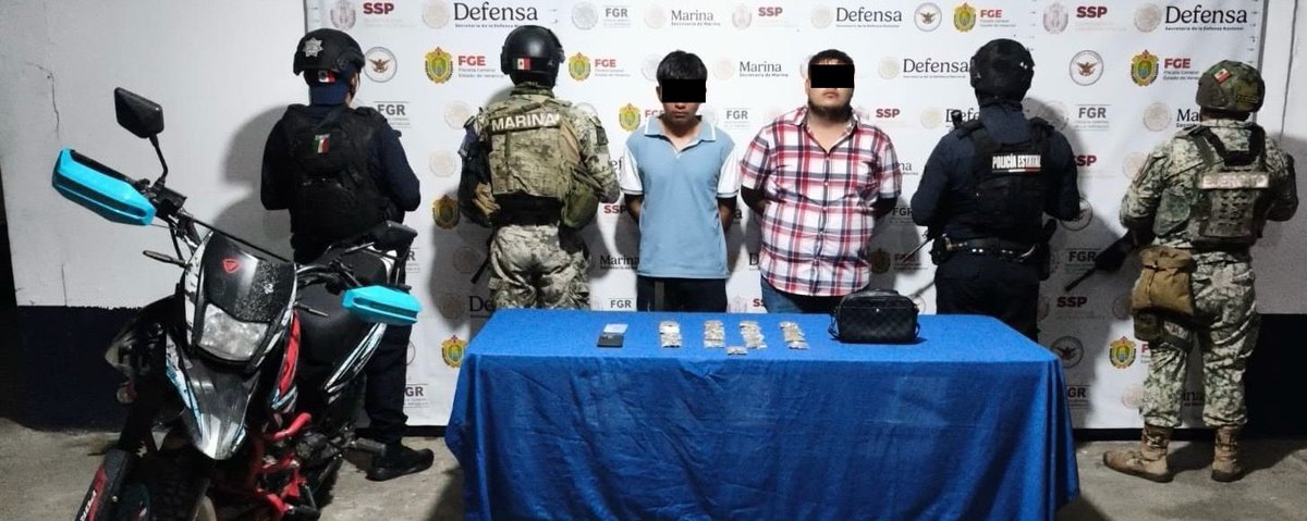 VocesVera's tweet photo. 🚔⚠️ Operativos de seguridad en Veracruz dejaron un saldo de 36 personas detenidas, casi 300 dosis de presuntos estupefacientes aseguradas y la recuperación de vehículos robados.

🔗 https://t.co/bwCPlGcp5Q 

#Veracruz #Seguridad #SSP #Operativos #GuardiaNacional #Noticias https://t.co/GHxJASNpcn