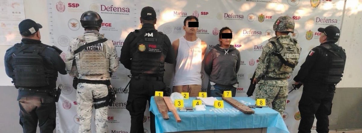 VocesVera's tweet photo. 🚔⚠️ Operativos de seguridad en Veracruz dejaron un saldo de 36 personas detenidas, casi 300 dosis de presuntos estupefacientes aseguradas y la recuperación de vehículos robados.

🔗 https://t.co/bwCPlGcp5Q 

#Veracruz #Seguridad #SSP #Operativos #GuardiaNacional #Noticias https://t.co/GHxJASNpcn
