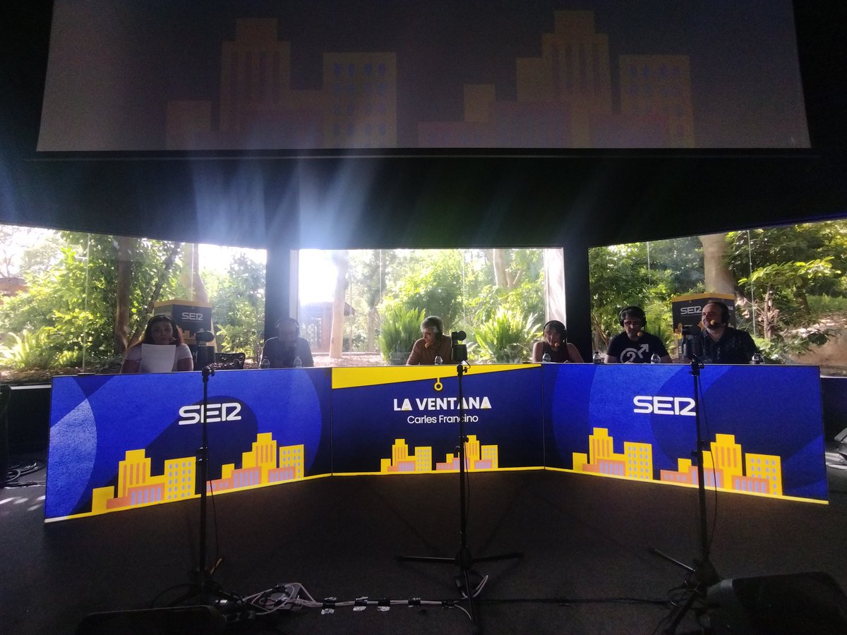 Julian_Gimenez's tweet photo. Disfrutando de la mejor radio en directo del país @laventana desde uno de los mejores parques de España @Bioparc https://t.co/OnYBhCyg0s