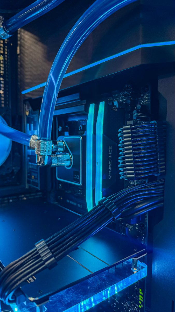 PCSpecialist's tweet photo. Why does the blue liquid look so yummy?

Get a yummy PC ➡️ https://t.co/dz89qUDf9e https://t.co/fujb2WAefA