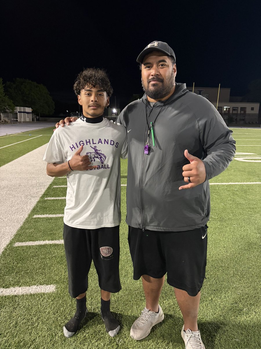 Jacob_Vas13's tweet photo. Thank you @CoachMyers_ @CoachTaufaasau for an amazing camp last night and thank you to @CoachTwelveGage for the camp invite @Manzano_FB @CoachHolguin16 https://t.co/Qh0A5wEoP8
