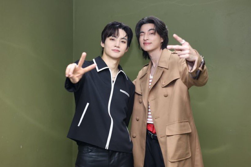 defsoulbrasil's tweet photo. 📸 | JAY B e Gulf Kanawut nos bastidores de The Wall Song (ร้องข้ามกำแพง)! 

#TheWallSongxJAYB
#JAYB #제이비 #GOT7 #갓세븐 
@defjaybkr @GOT7Official https://t.co/YdMljhhpwy