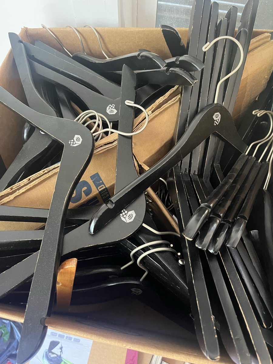 trulycrucil's tweet photo. Do any brands store owners on here or just Anybody need hangers. I got boxes full❓ https://t.co/vb2l7kBg58