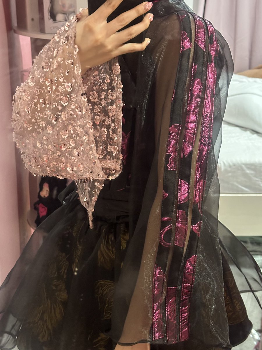 shierocart's tweet photo. WTS/LFB
selling my extra custom modern hanbok for BTS Arirang concert~

bust: 31-32 / waist: 23 / hips: 32

Location: Taguig/Cavite
Can also meet in Korea (Seoul and Busan) next week~ https://t.co/46q6Eoa7Jg