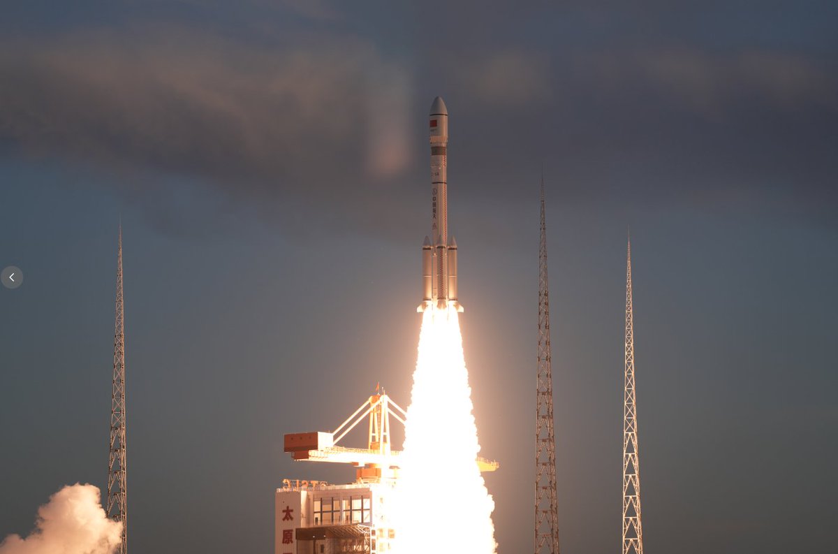 wulei2020's tweet photo. Congratulations！A modified #LongMarch6 carrier rocket carrying a new satellite group blasted off from the #Taiyuan Satellite Launch Center in north China's Shanxi Province at 7:39 pm Beijing time on June 4, 2026. https://t.co/4E8aWbiVC6