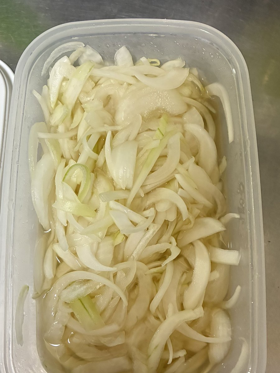 ayottans's tweet photo. 人生を変える７つの習慣190
✅起きたら水を飲む
✅瞑想する
✅運動する
✅短時間の片付けをする
✅朝日を浴びる
✅日焼け止めを塗る
✅その日の感謝を言葉にする
・磯ツブ煮て、新玉ねぎの甘酢漬け作った♪良い食材が手に入ってお料理出来る時間がある事に感謝🙏新玉ねぎは生ハムと一緒に食べます😋 https://t.co/bcsqxu36v7