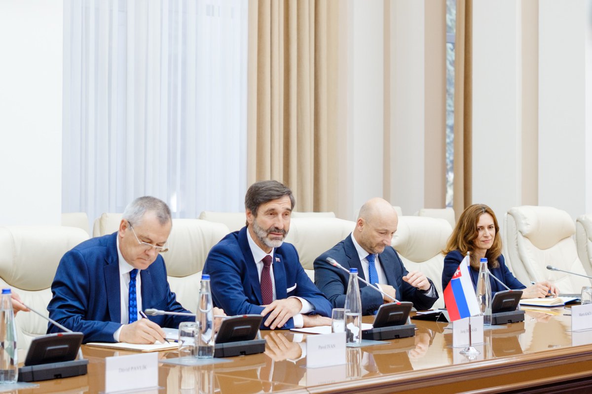 cgherasimov's tweet photo. Glad to welcome 🇸🇰's FM Blanár to Chișinău today.

At a crucial moment for our 🇪🇺 integration, we appreciate Slovakia’s steadfast support for our EU accession process.

We discussed next steps on 🇲🇩’s path to EU membership, regional security &amp; deepening bilateral cooperation. https://t.co/zHX5w5Ii6G