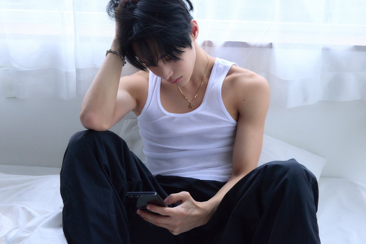 catbbini's tweet photo. SM should be thankful he can make a simple tank top look so cool https://t.co/2PGw5Kv7dO