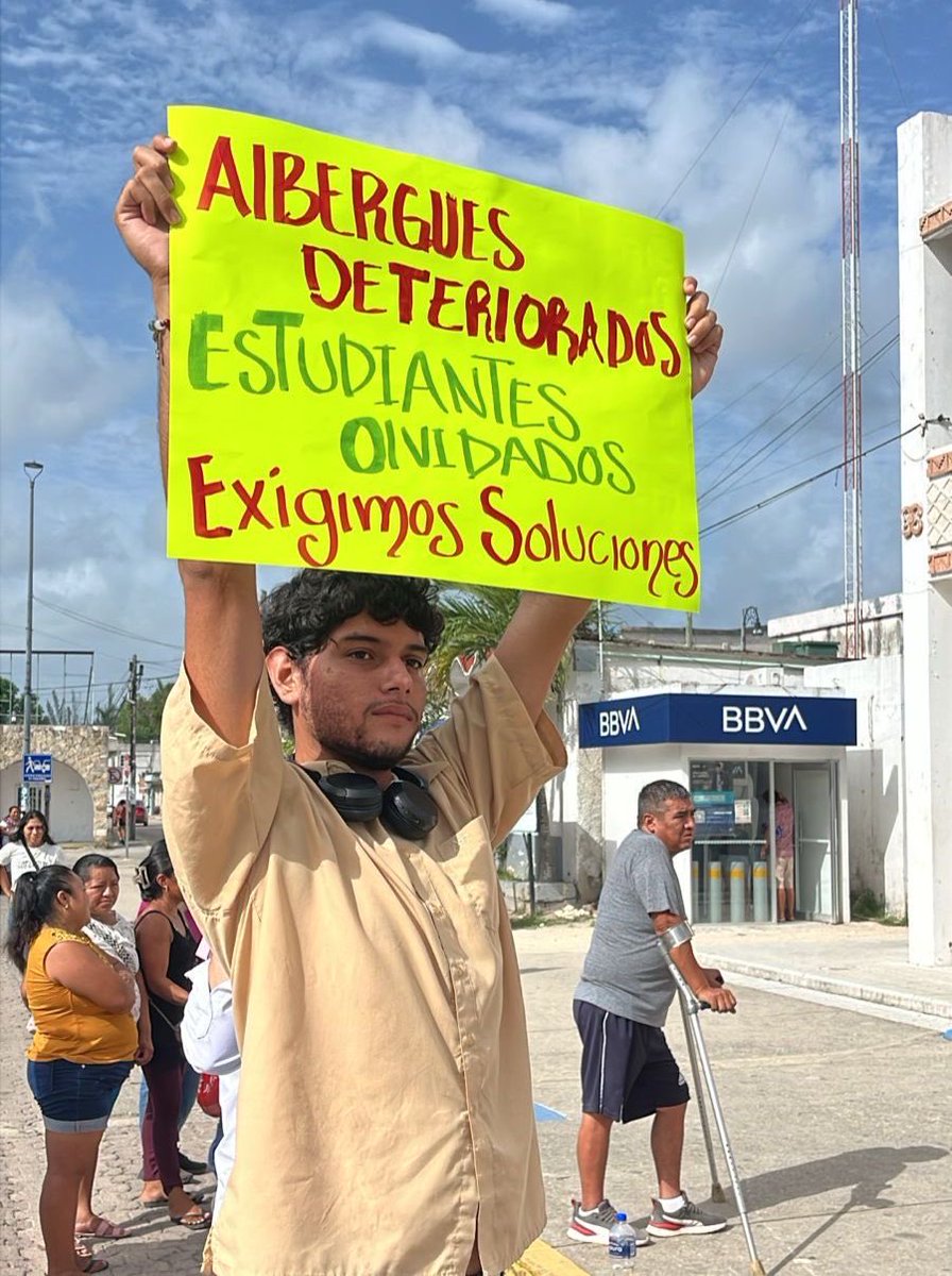 Fnerrrgro's tweet photo. Los estudiantes de Quintana Roo no piden privilegios, exigen condiciones dignas para continuar sus estudios.

✔️ Subsidio alimentario
✔️ Rehabilitación de albergues
✔️ Apoyo para servicios básicos

@MaraLezama @GobQuintanaRoo @EducacionQR

#MaryNoApoyaAEstudiant https://t.co/9fWSzSNcZO