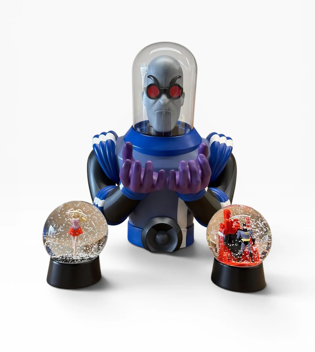 BatmanNotes's tweet photo. MR FREEZE: Heart of Ice - Statue, Snow Globes &amp; Mini print by Raid71. On sale in about 20 minutes over at @BottleneckNYC!! https://t.co/KU375NxP7u